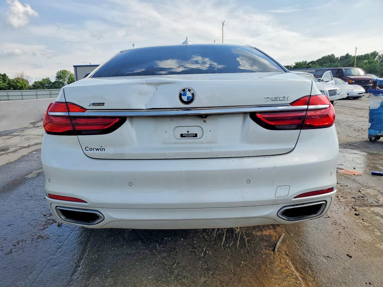 2016 BMW 750 Xi - Фото 6