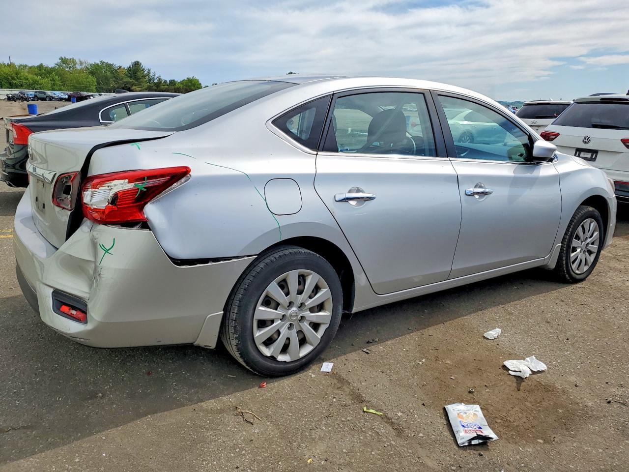 2016 Nissan Sentra S - Фото 3
