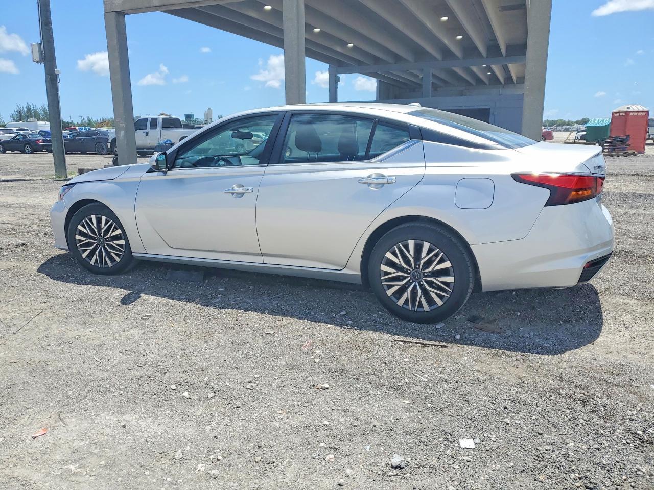 2023 Nissan Altima 2.5 Sv - Image 2