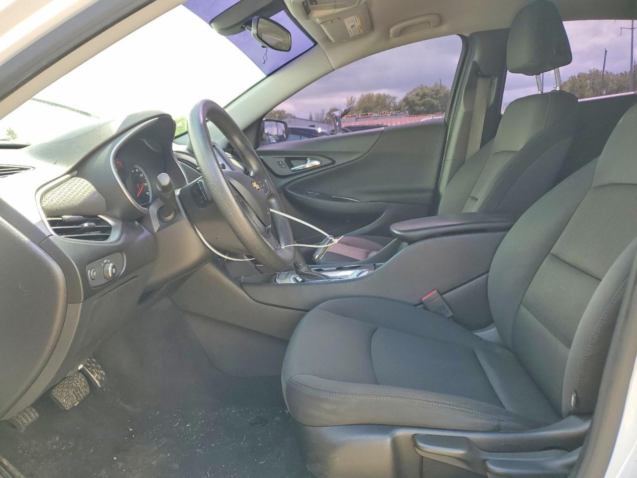 2017 Chevrolet Malibu Ls - Фото 7