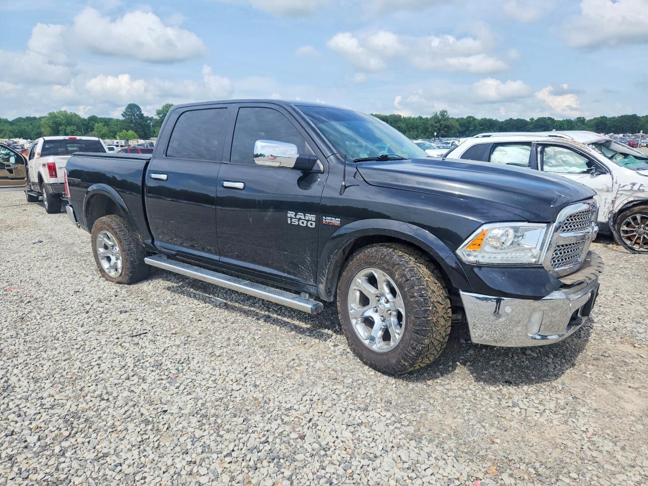 2018 Ram 1500 Laramie - Image 4