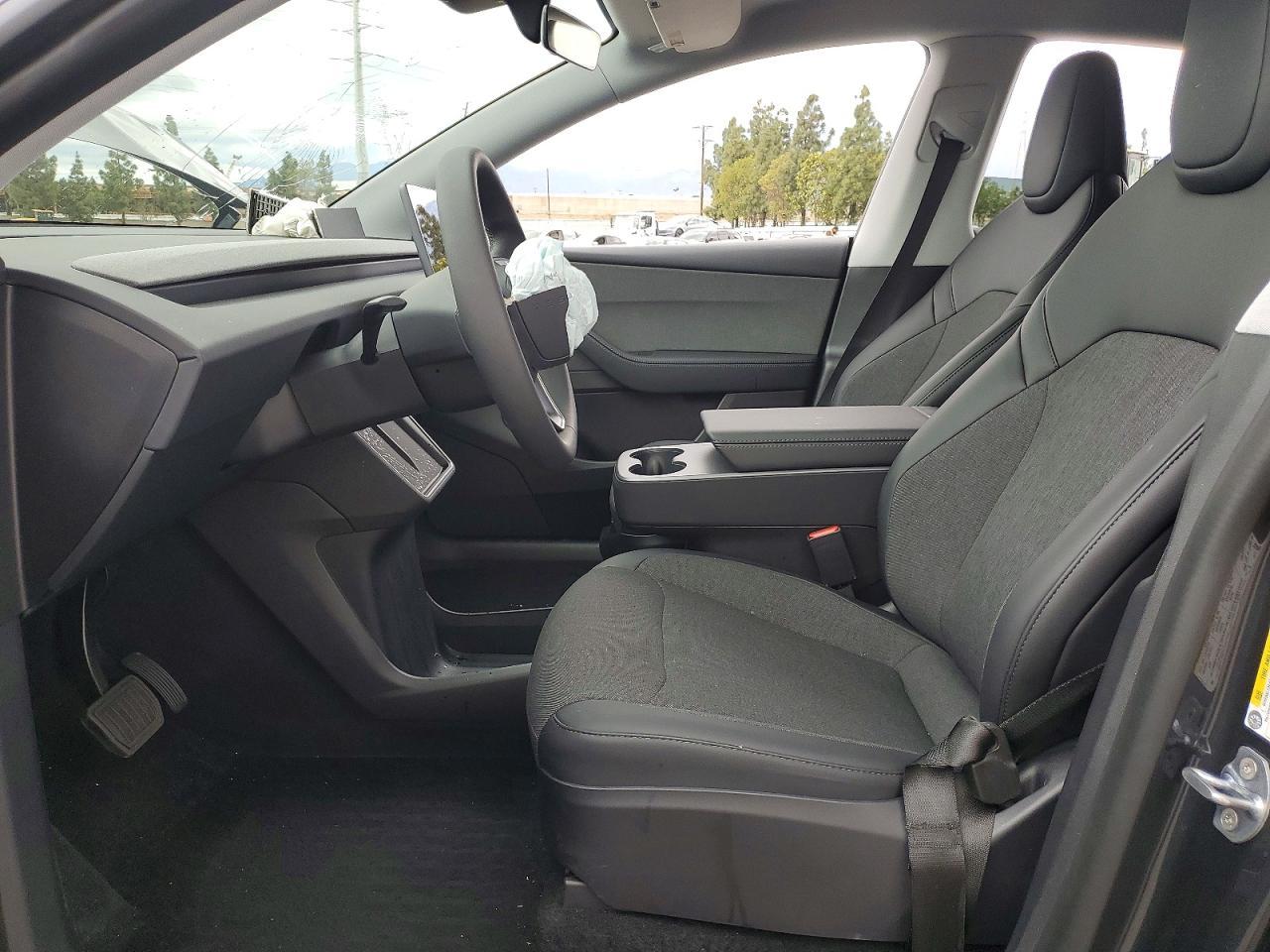 2026 Tesla Model Y - Фото 7