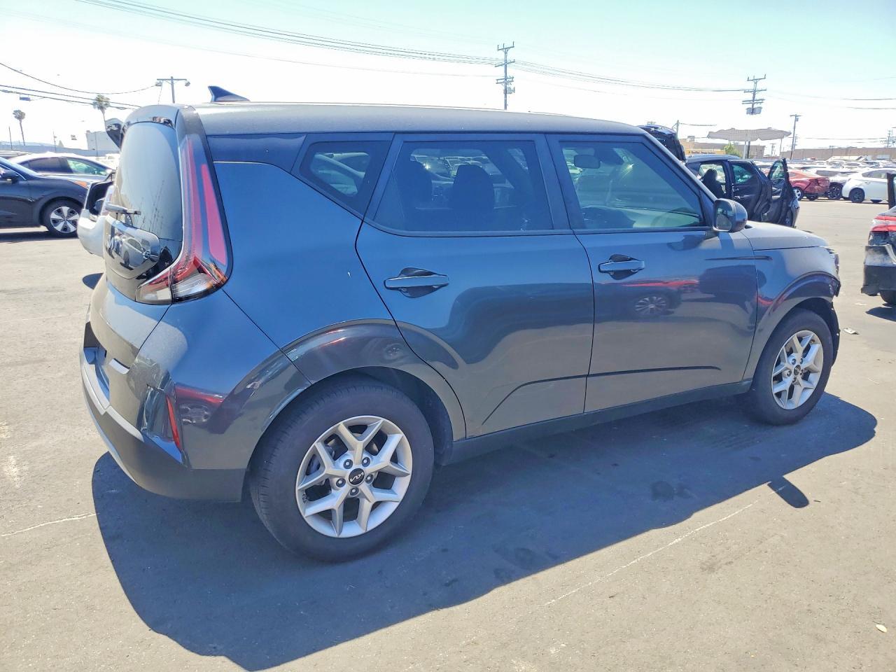 2025 Kia Soul Lx - Image 3