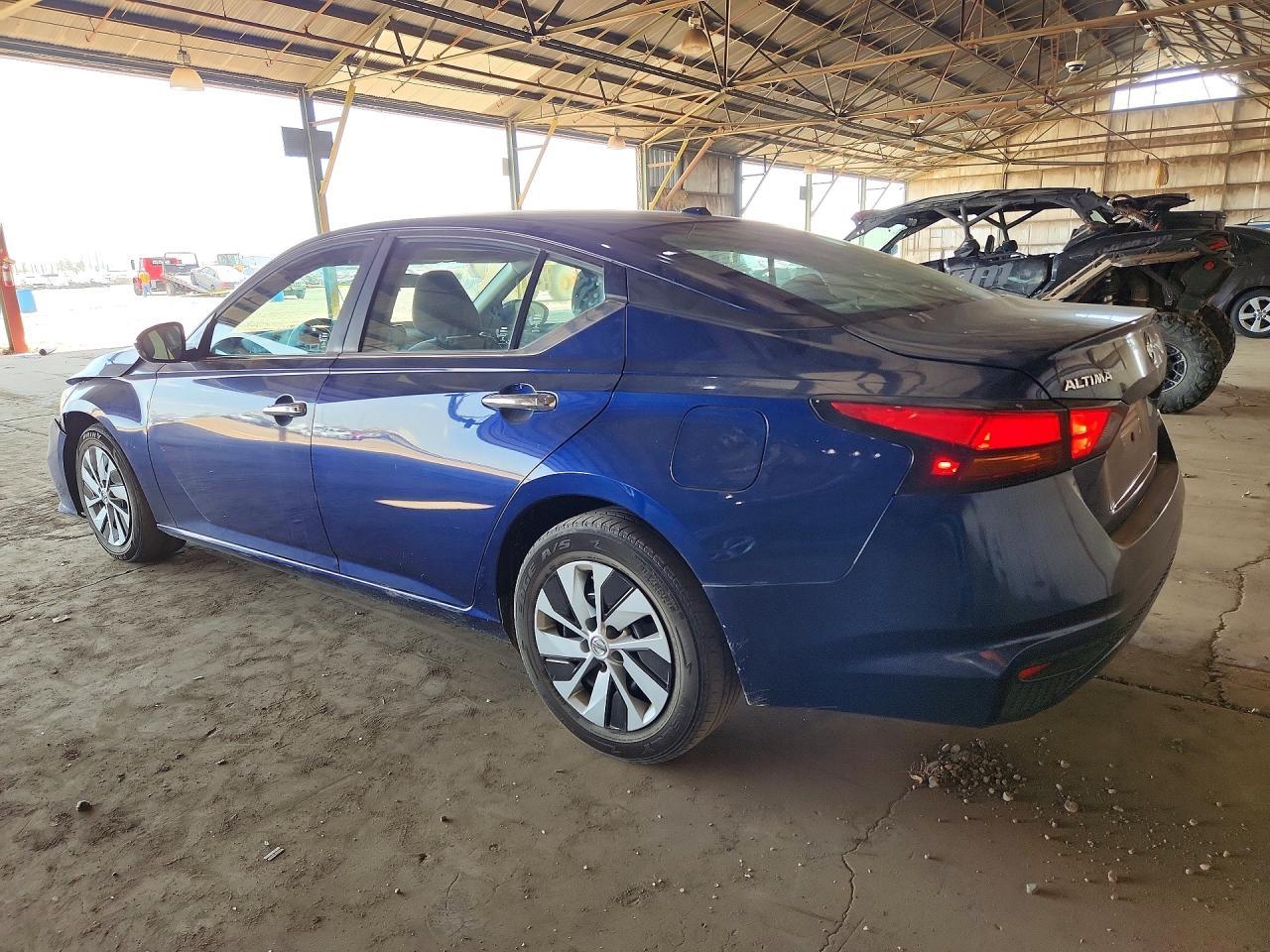 2020 Nissan Altima S - Фото 2