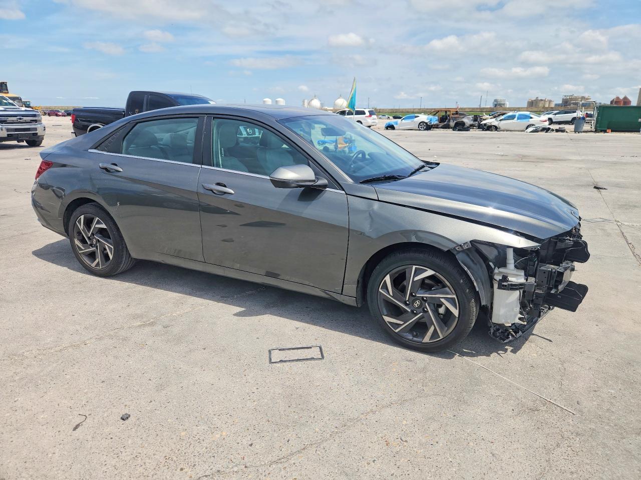 2025 Hyundai Elantra Limited - Image 4