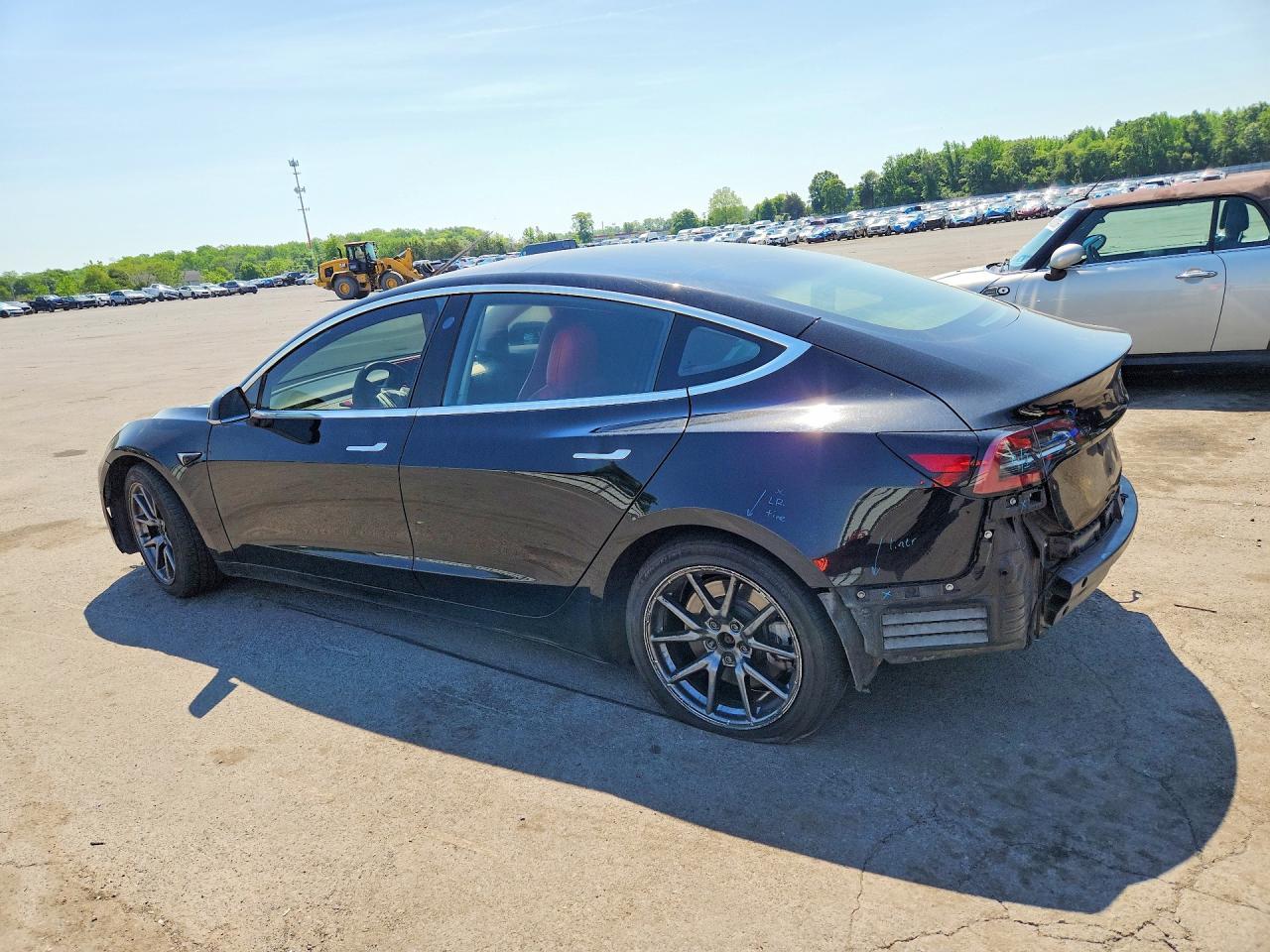2018 Tesla Model 3 - Фото 2