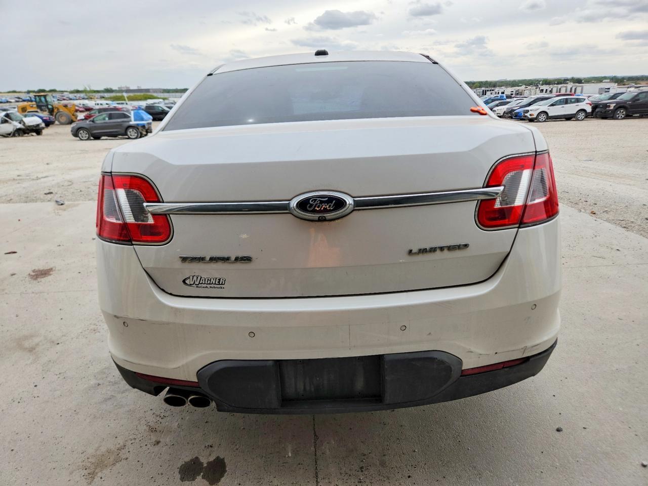 2012 Ford Taurus Limited - Image 6