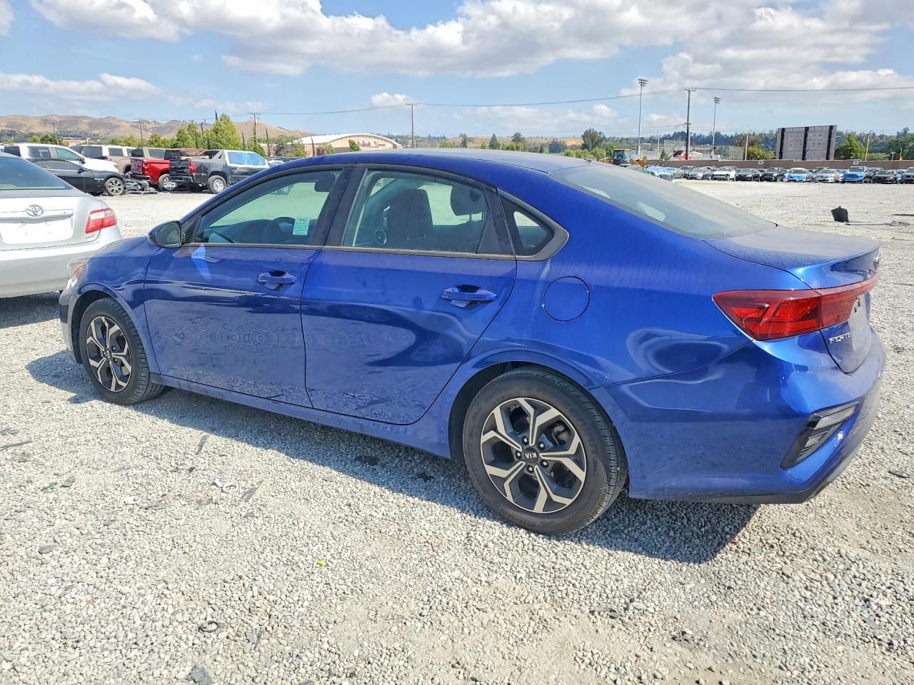 2020 Kia Forte Lxs - Фото 2