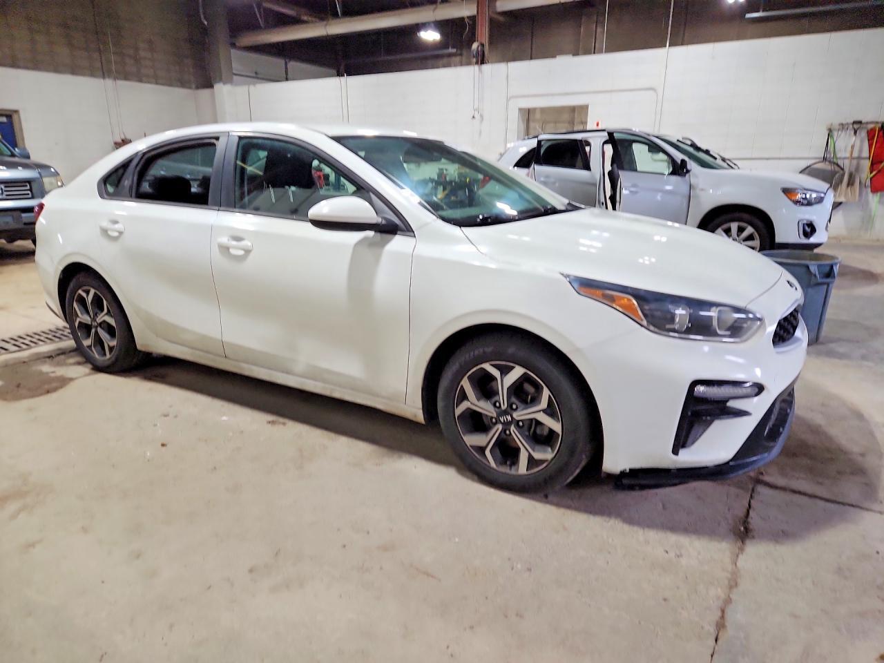 2021 Kia Forte Lxs - Image 4