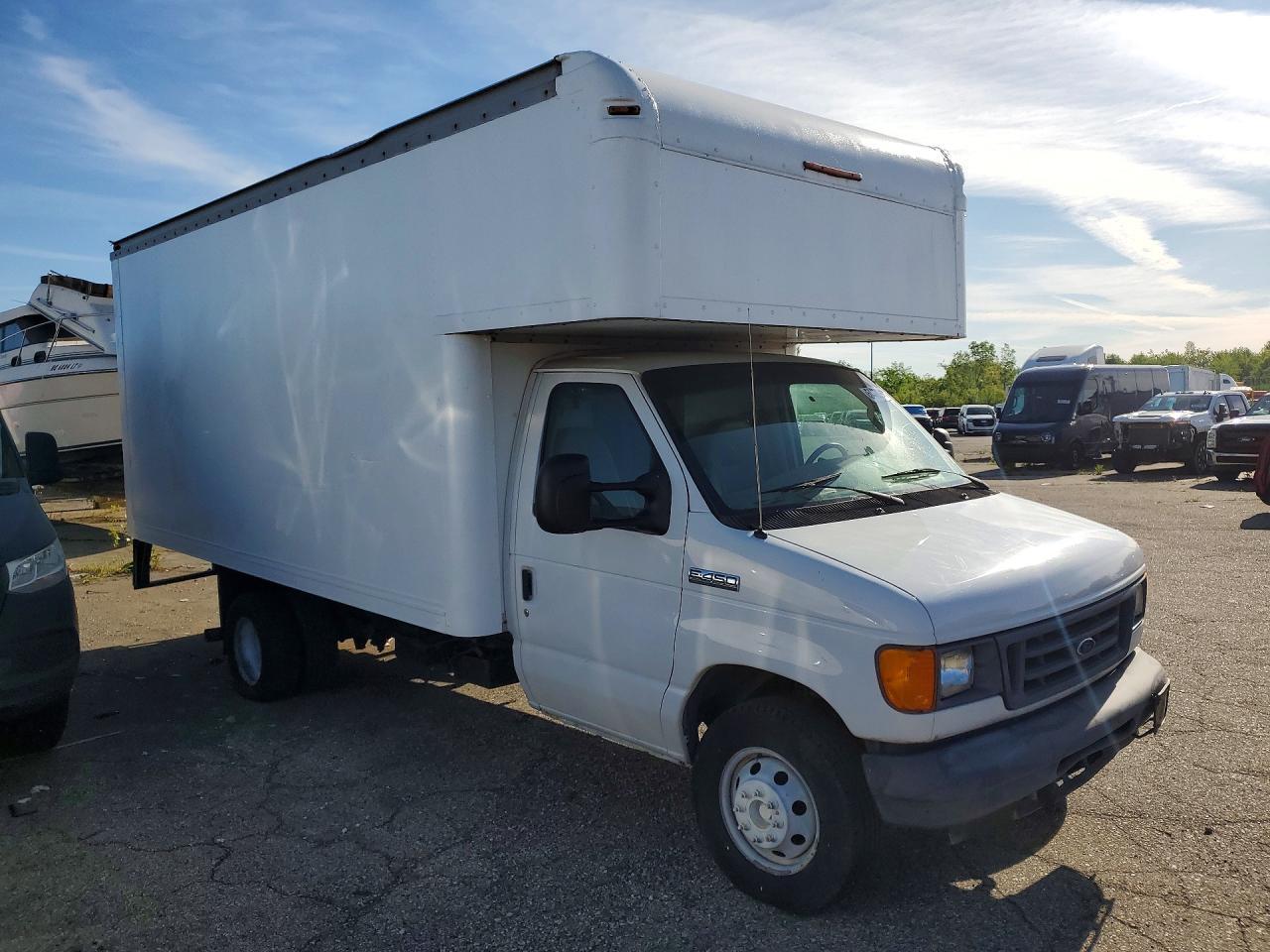 2007 Ford E450 Box Truck - Фото 4