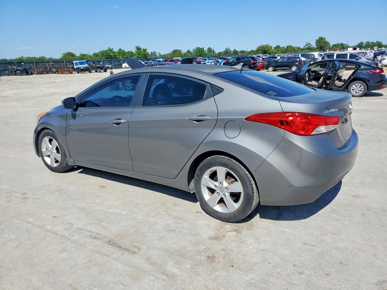 2013 Hyundai Elantra Gls - Image 2