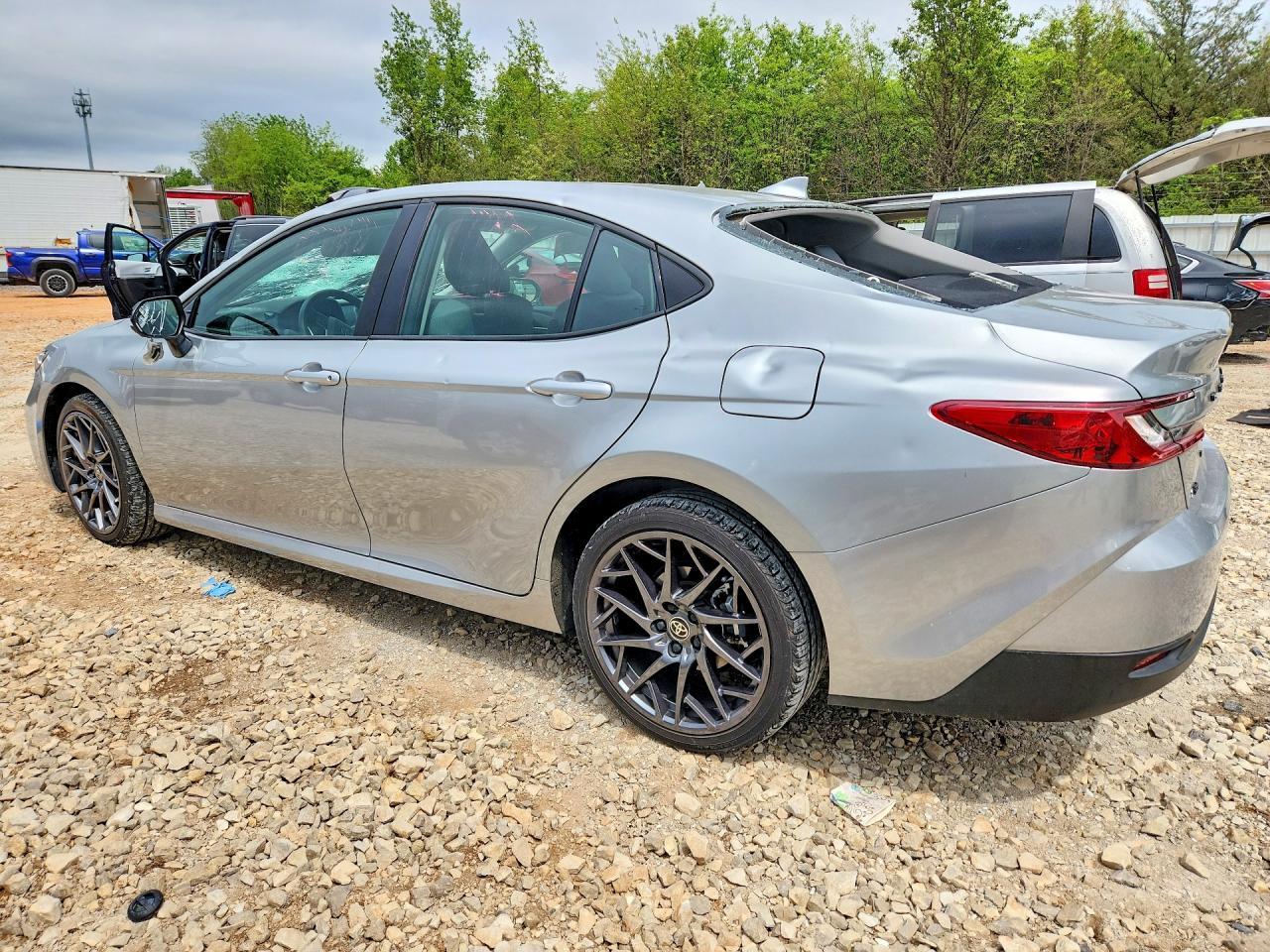 2025 Toyota Camry Le - Фото 2
