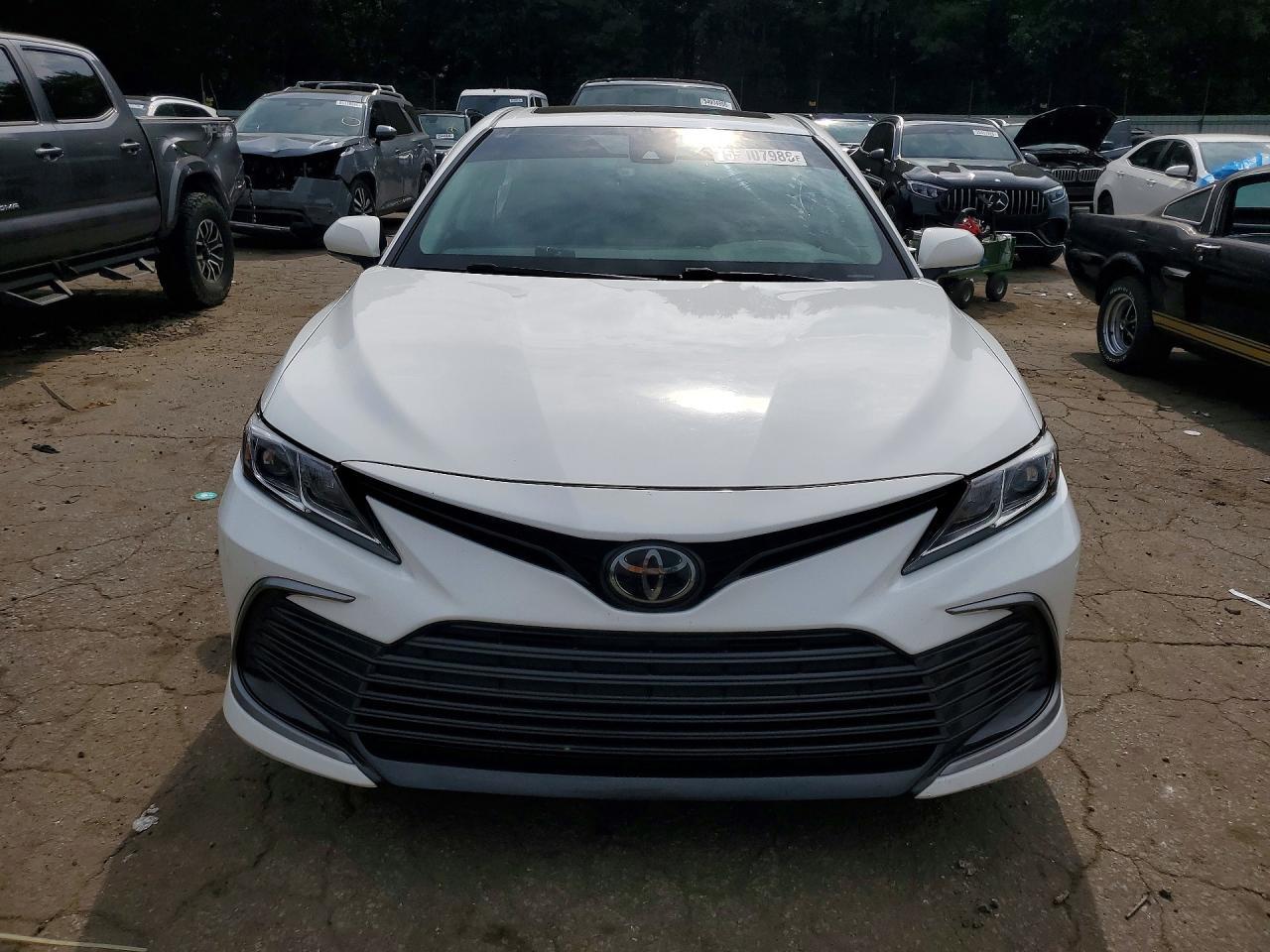 2022 Toyota Camry Le - Фото 5
