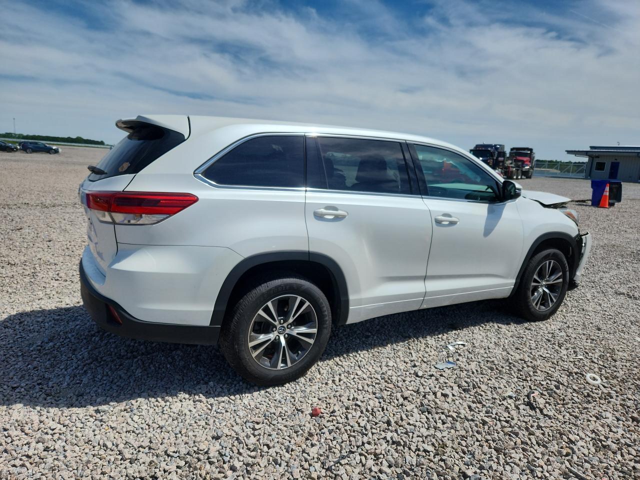 2018 Toyota Highlander Le - Фото 3