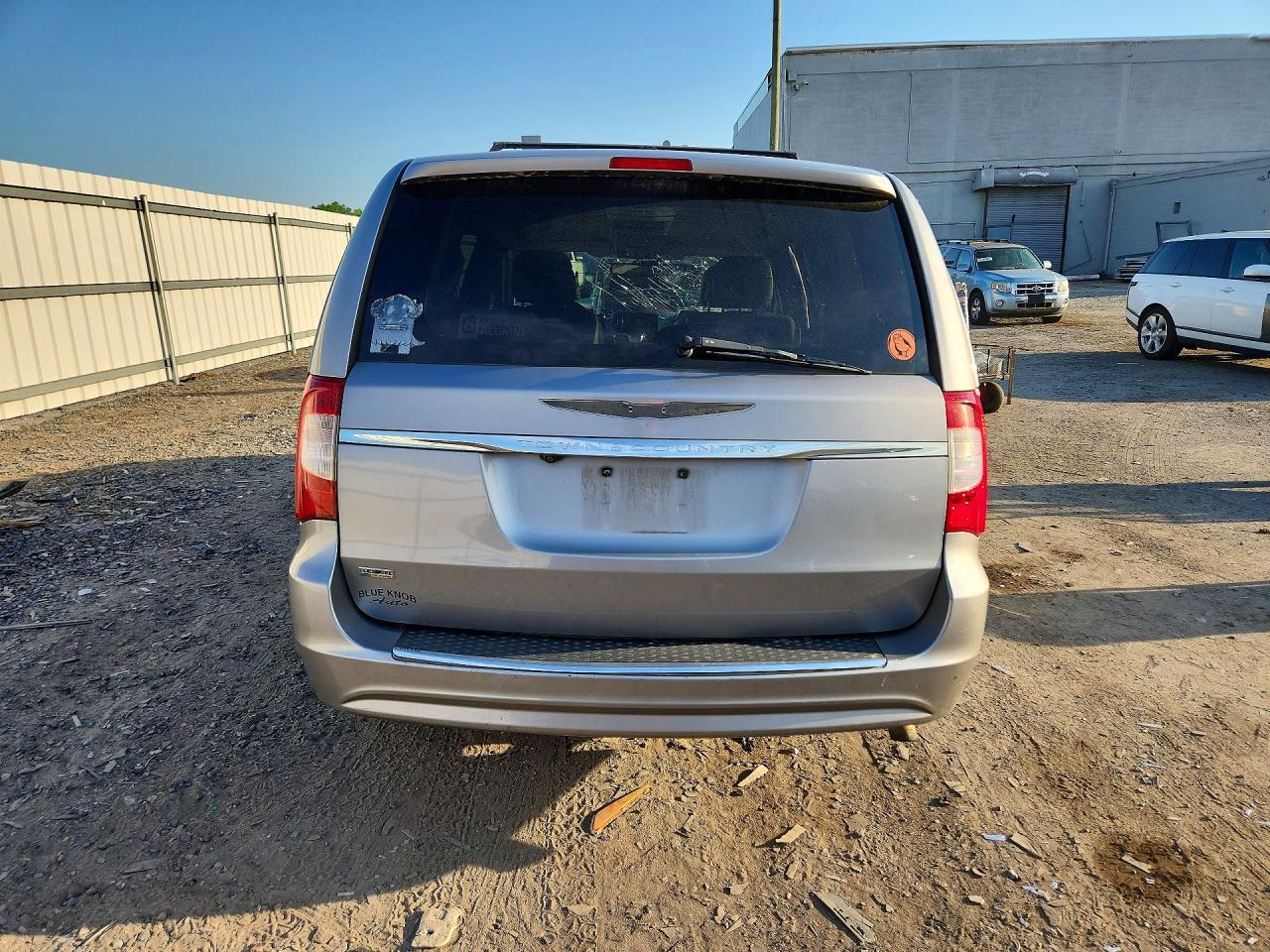 2013 Chrysler Town & Country Touring - Image 6