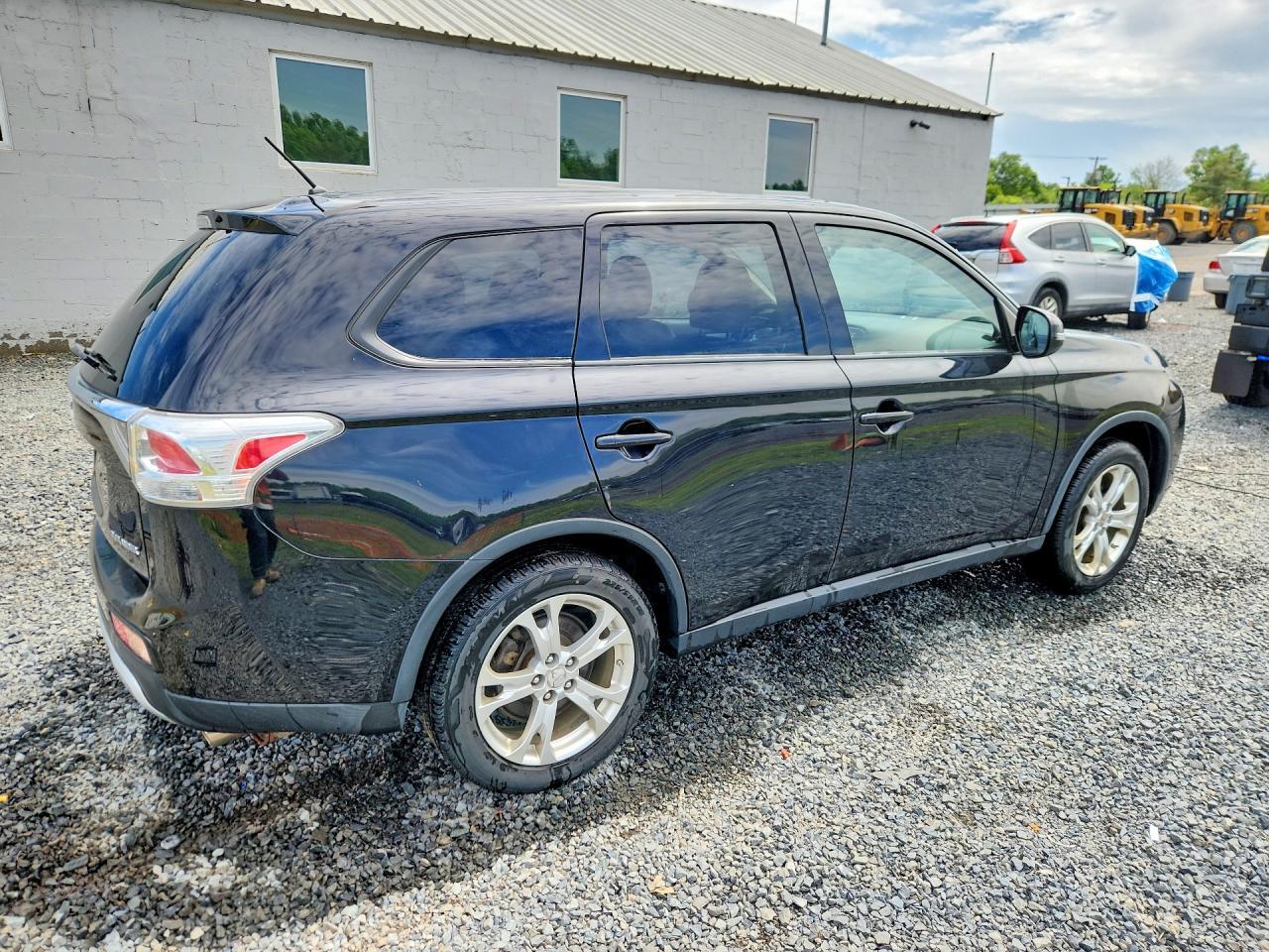 2015 Mitsubishi Outlander Se - Фото 3