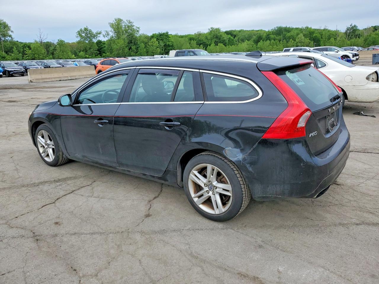 2015 Volvo V60 Premier - Фото 2
