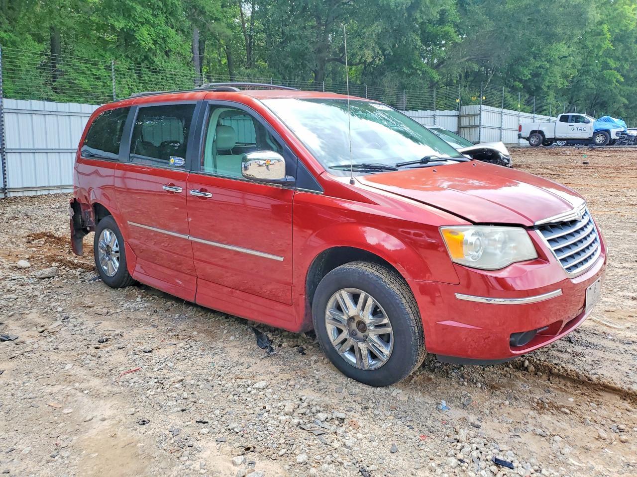 2010 Chrysler Town & Country Limited - Image 4