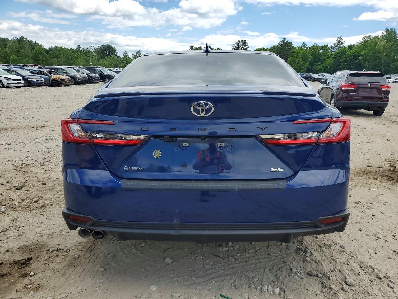 2025 Toyota Camry Se - Image 6