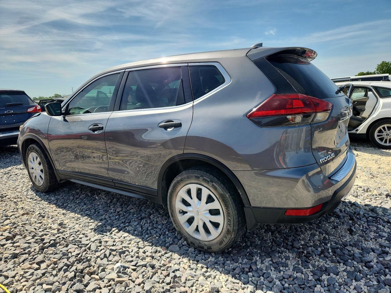 2020 Nissan Rogue S - Фото 2
