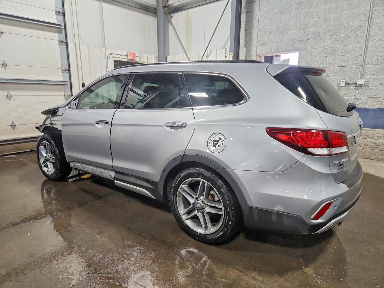 2017 Hyundai Santa Fe Limited Ultimate - Image 2
