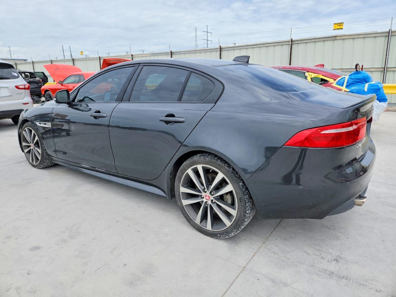 2017 Jaguar Xe - Фото 2