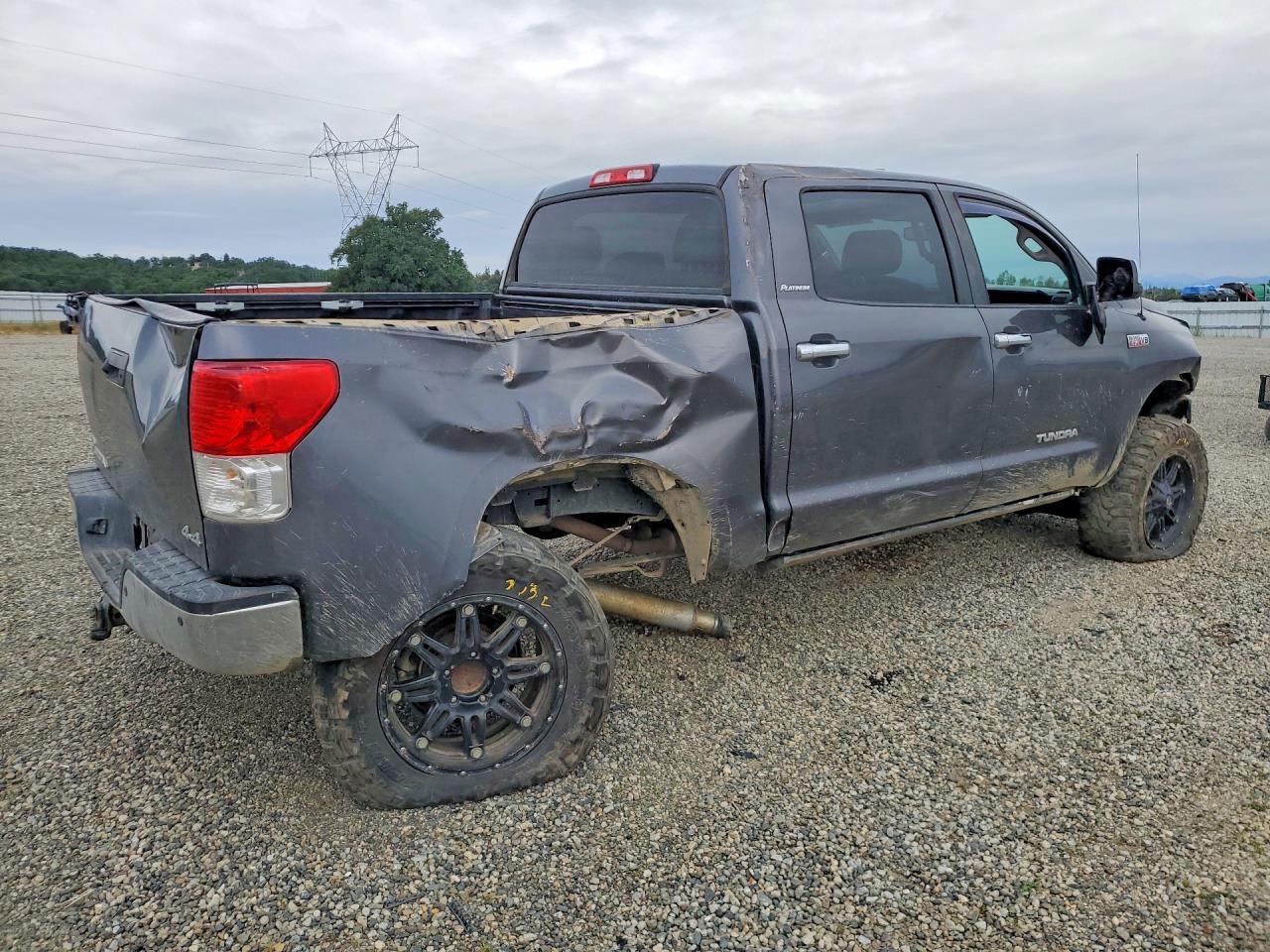 2013 Toyota Tundra Platinum - Image 3