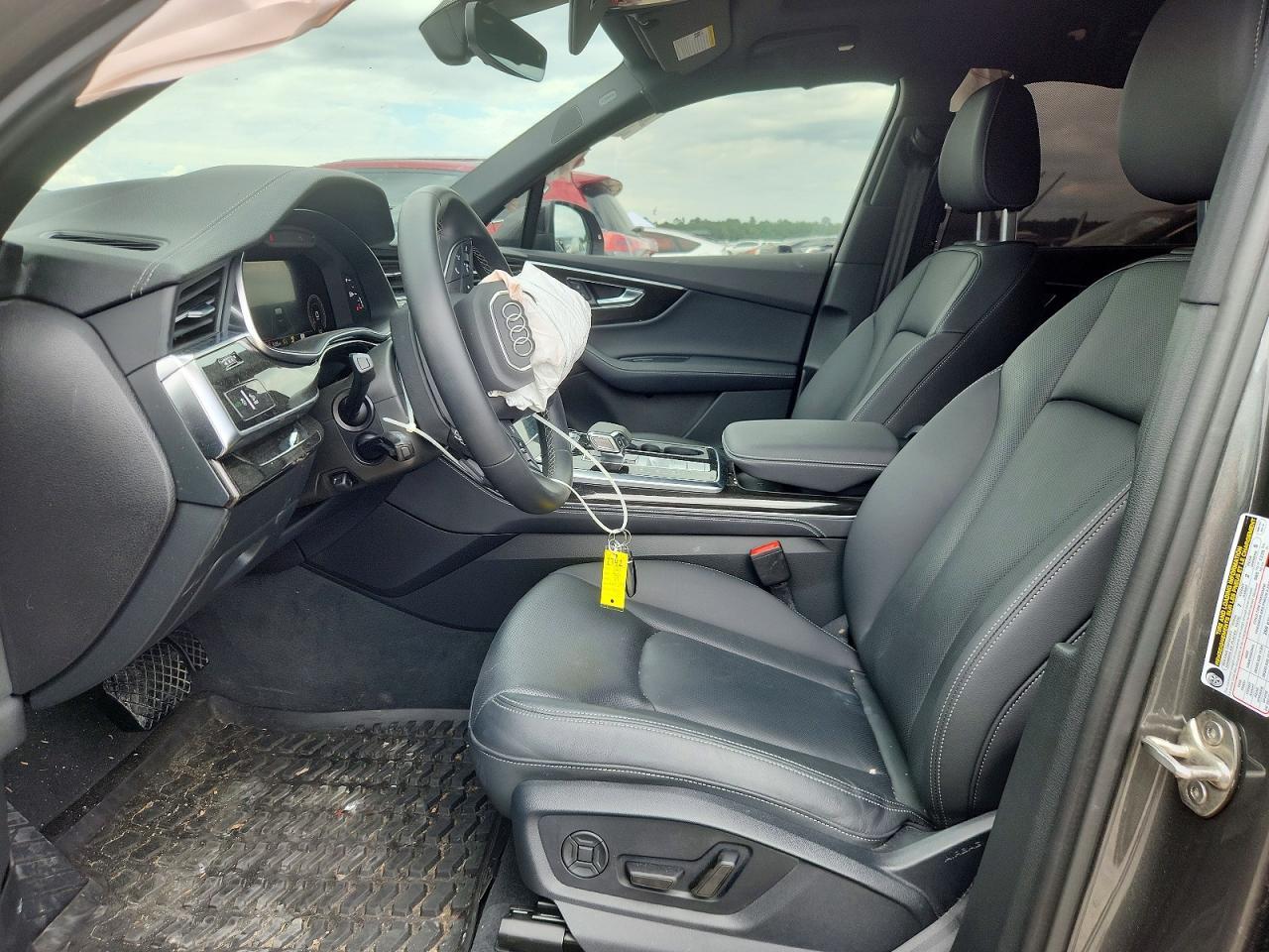 2025 Audi Q7 - Image 7