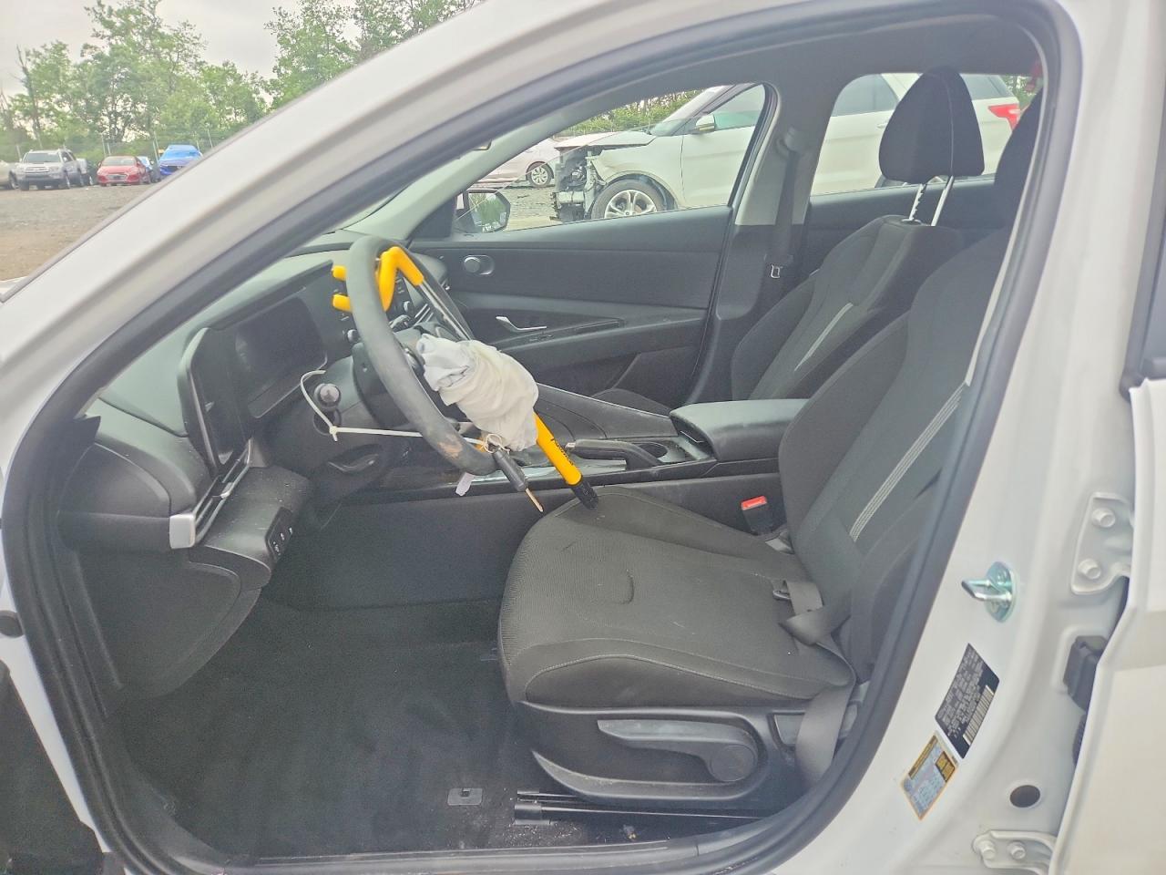 2025 Hyundai Elantra Se - Image 7