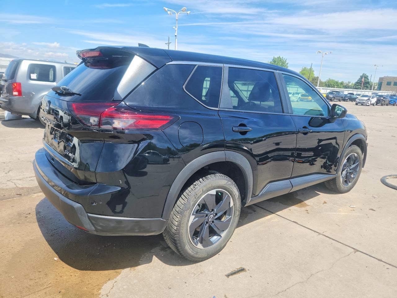 2024 Nissan Rogue Sv - Image 3