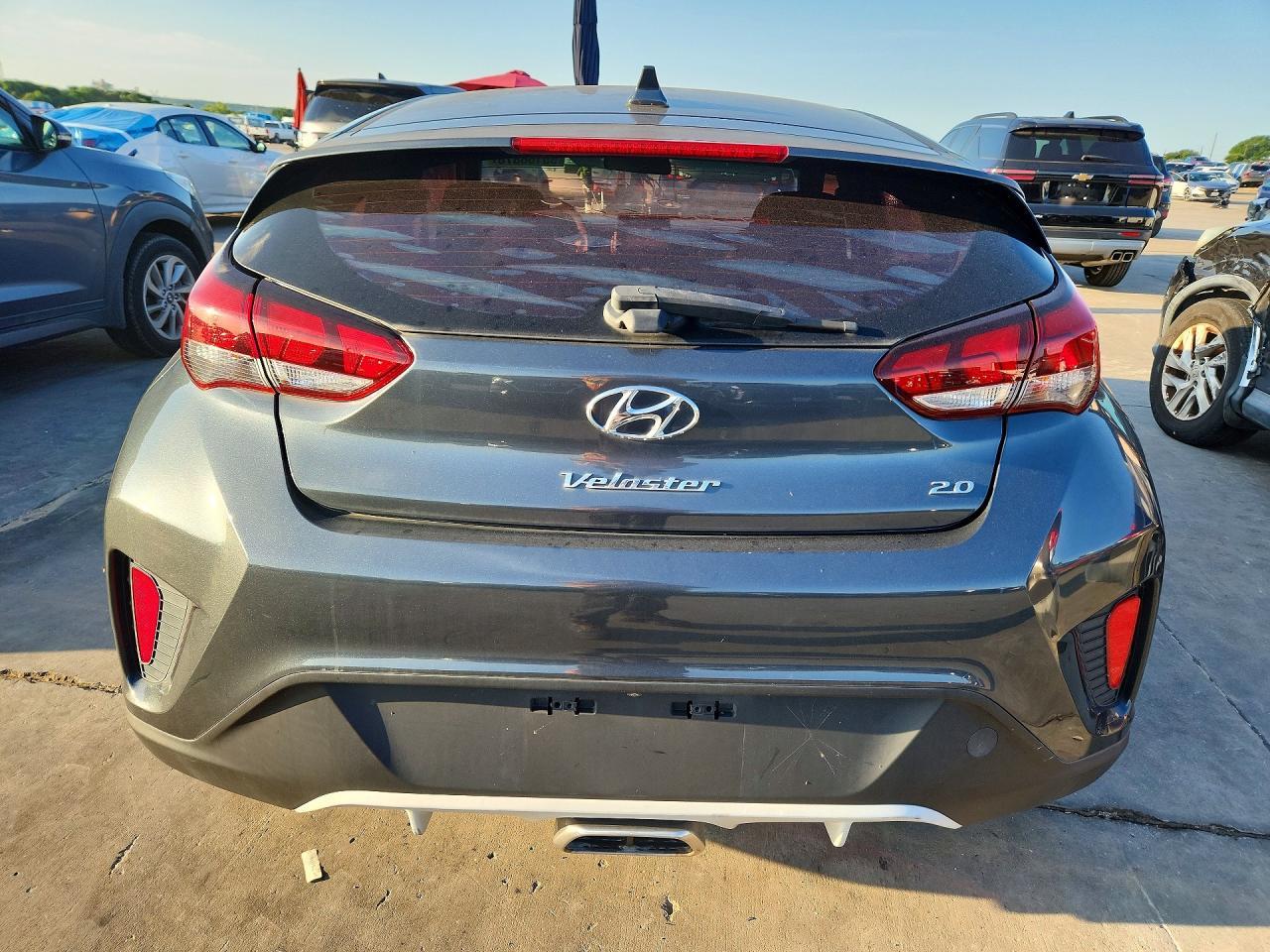 2020 Hyundai Veloster 2.0L - Фото 6