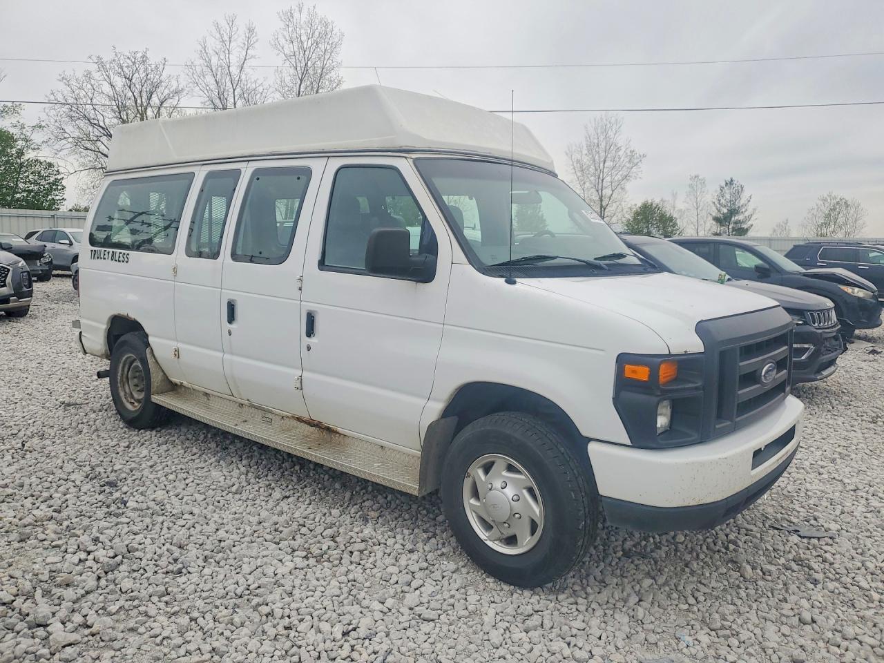 2009 Ford Econoline E250 Van - Image 4