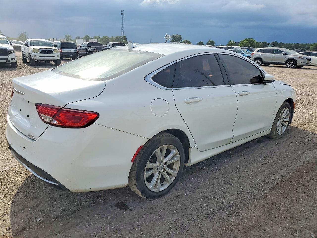 2016 Chrysler 200 Limited - Фото 3