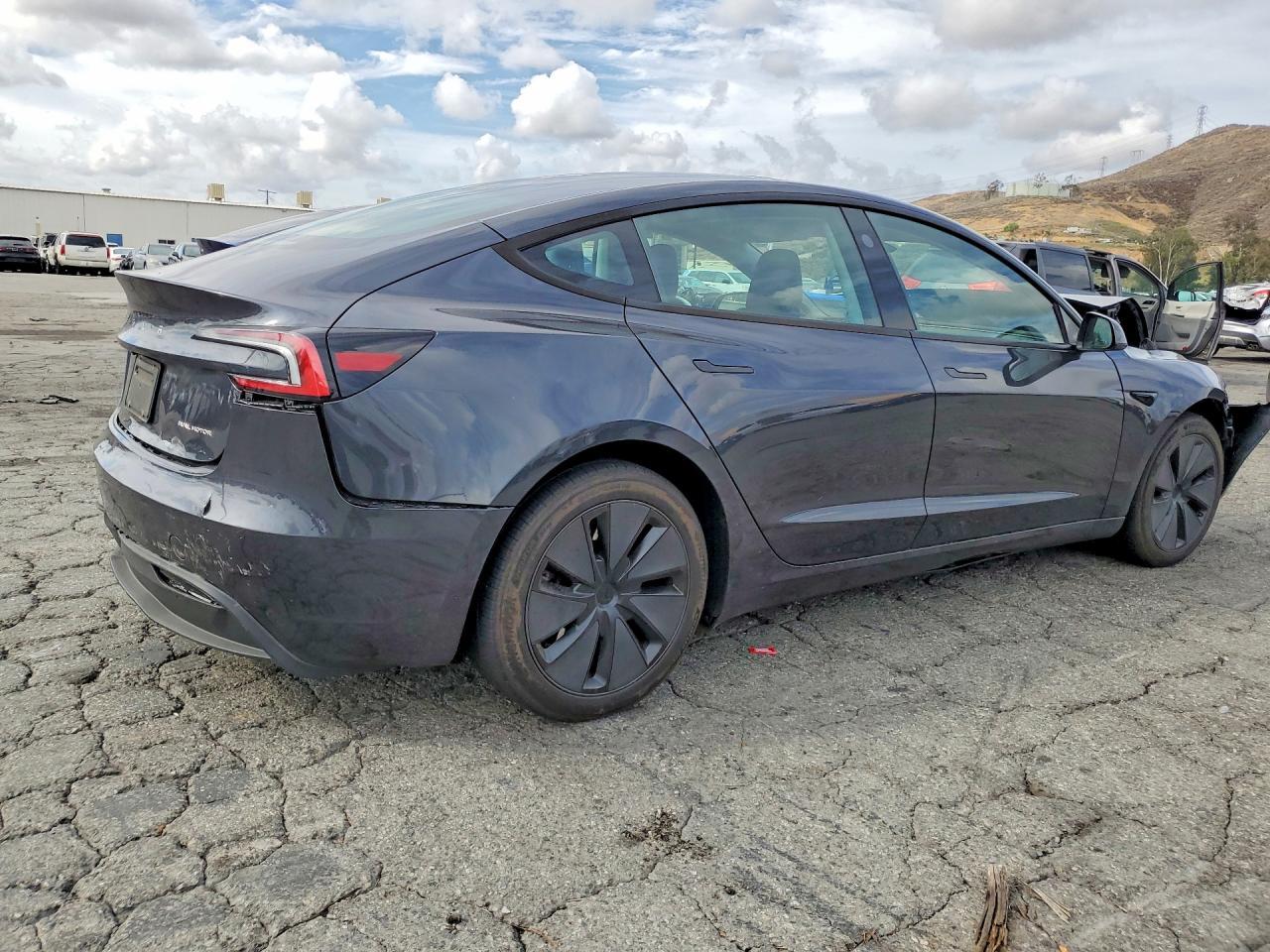2025 Tesla Model 3 - Image 3