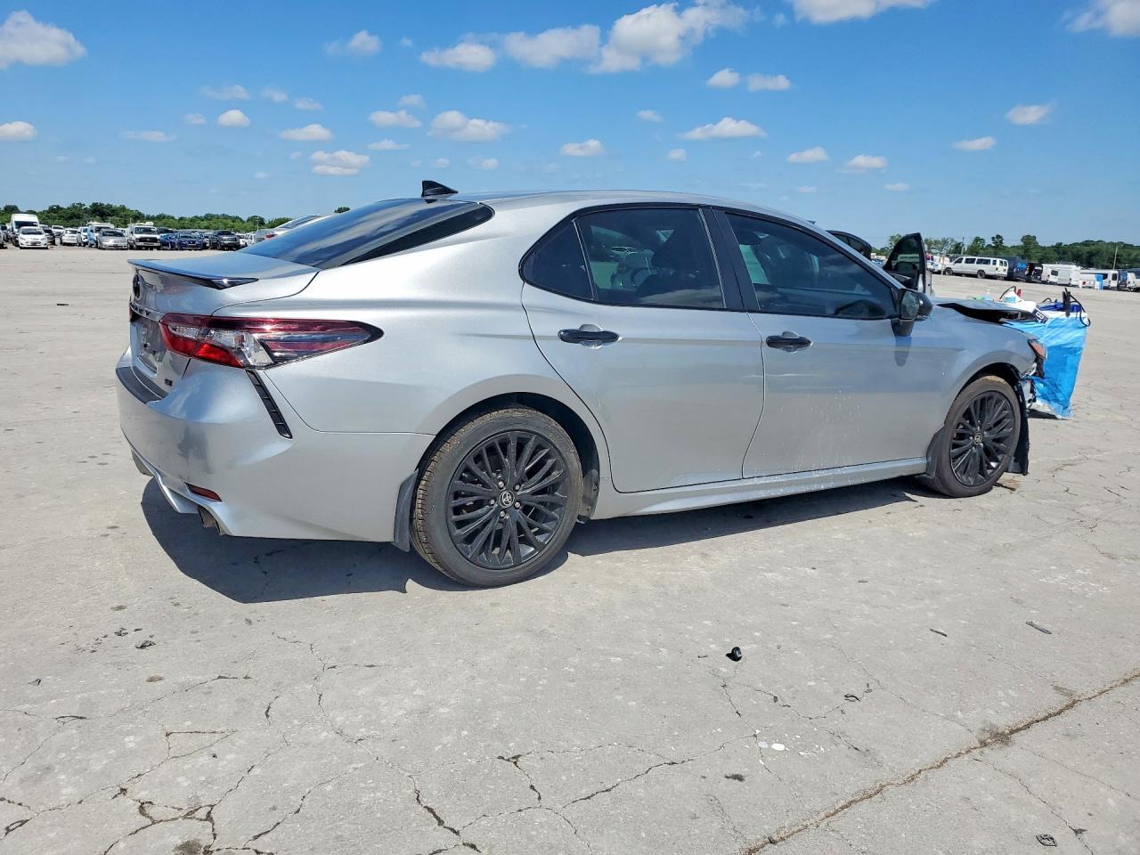 2022 Toyota Camry Se Nightshade - Фото 3