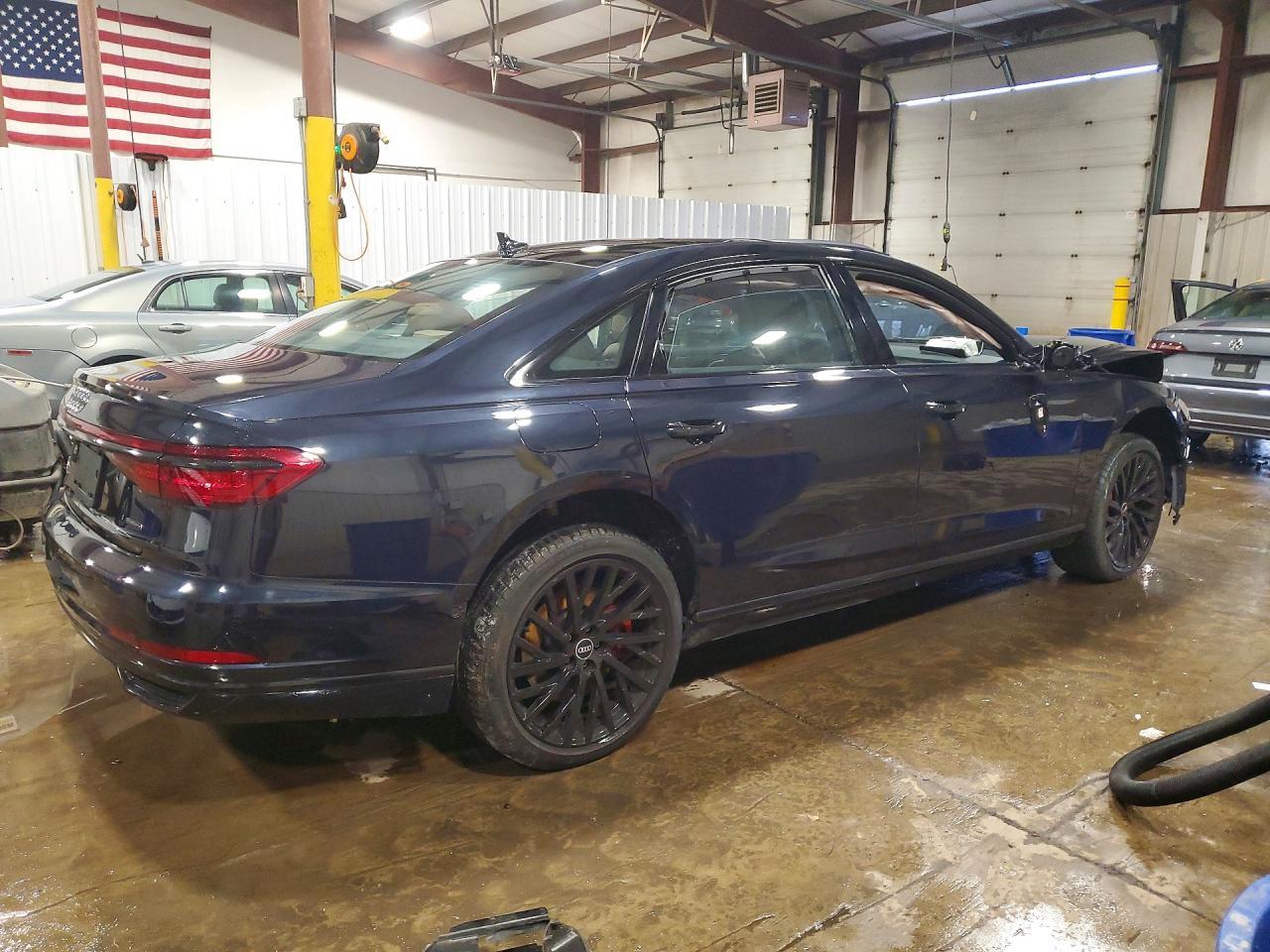 2021 Audi A8 L E - Фото 3