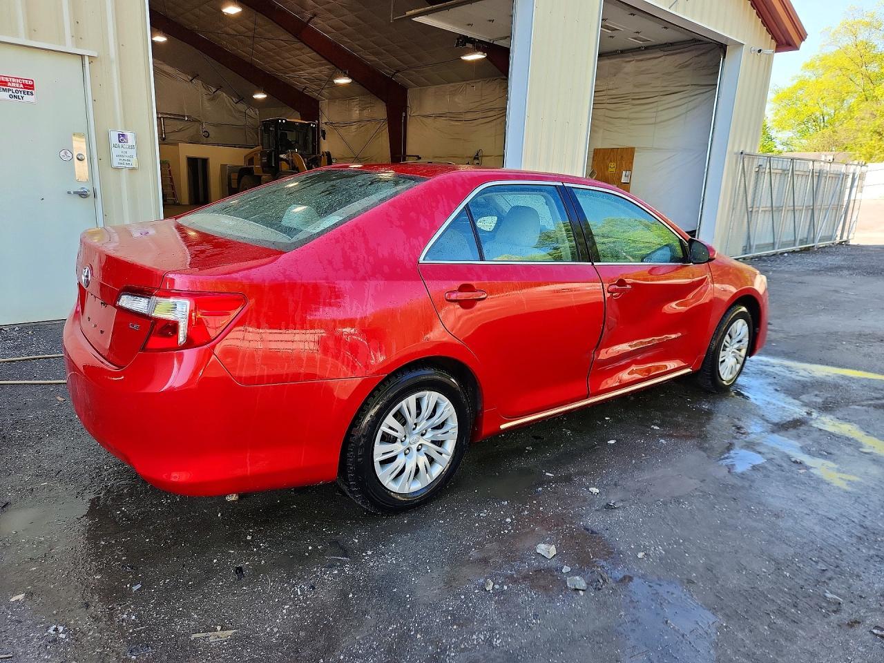 2012 Toyota Camry Le - Фото 3