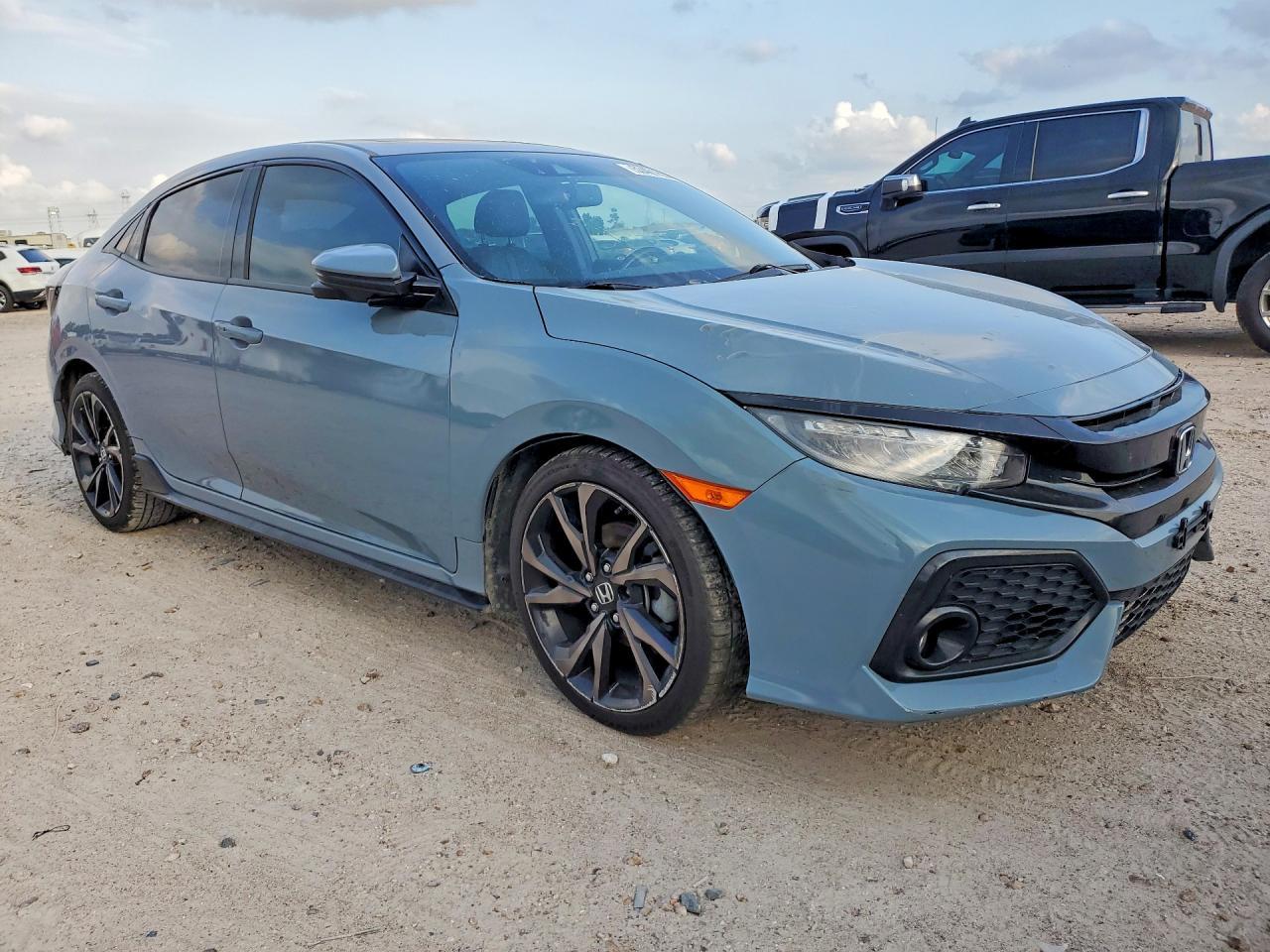 2018 Honda Civic Sport Touring - Image 4
