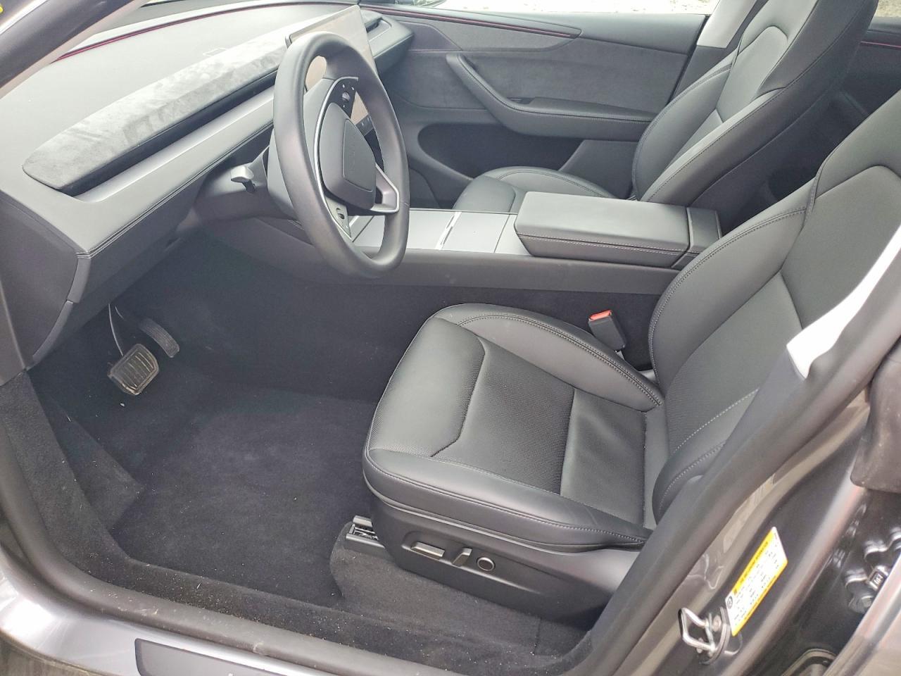 2026 Tesla Model Y - Image 7