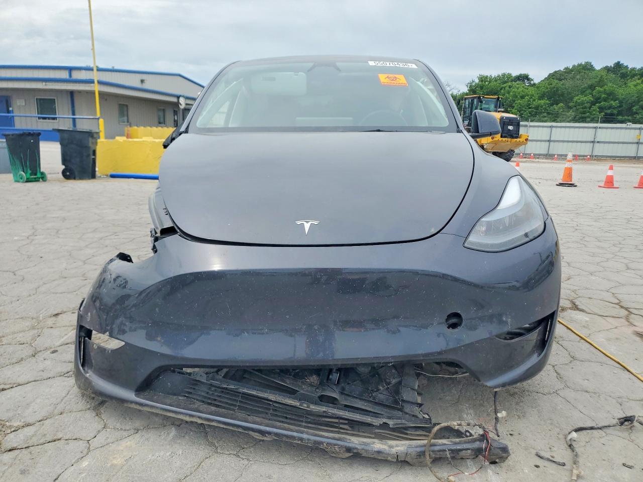 2025 Tesla Model Y - Фото 5