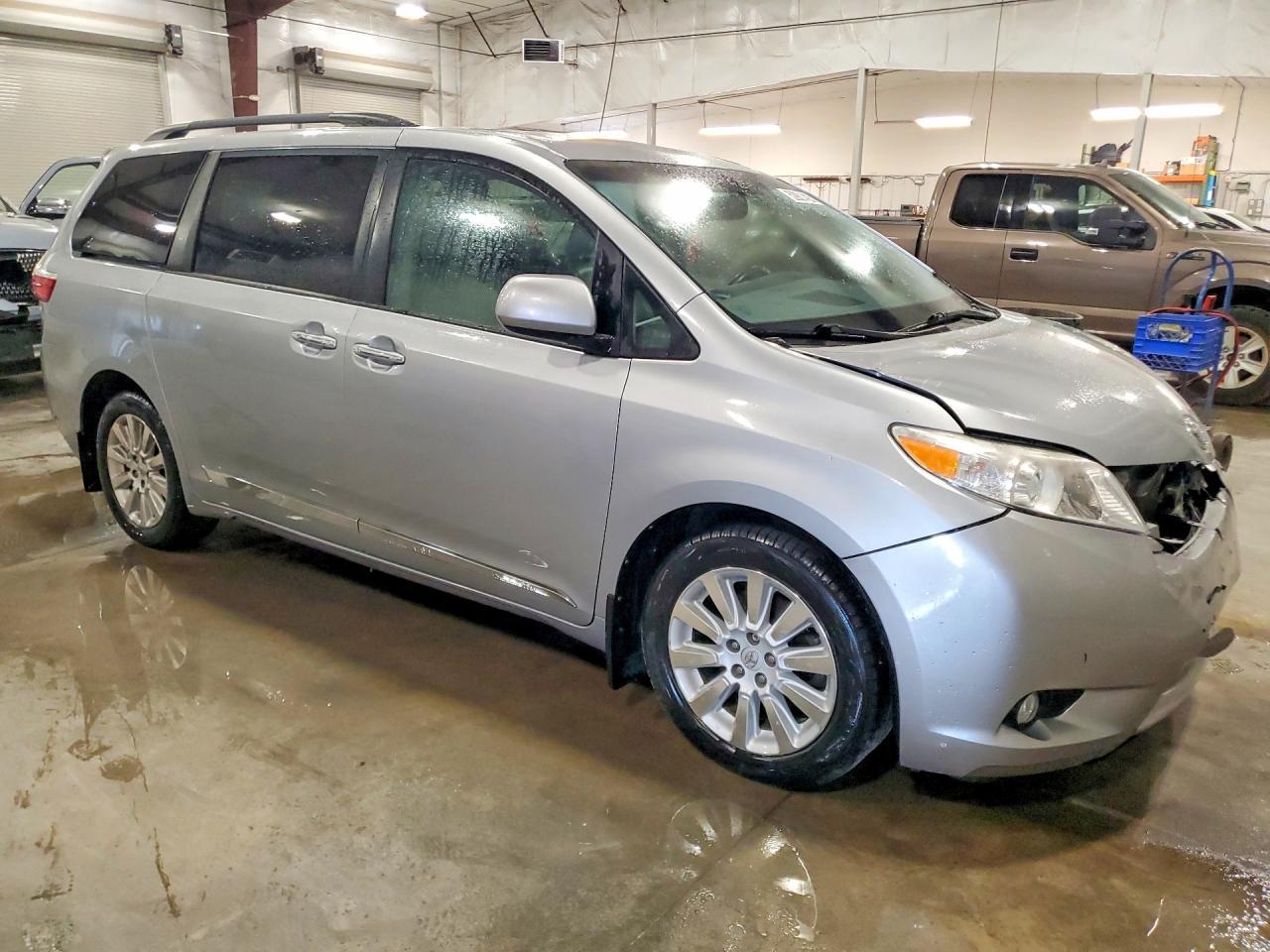 2015 Toyota Sienna Xle 7-Passenger - Image 4