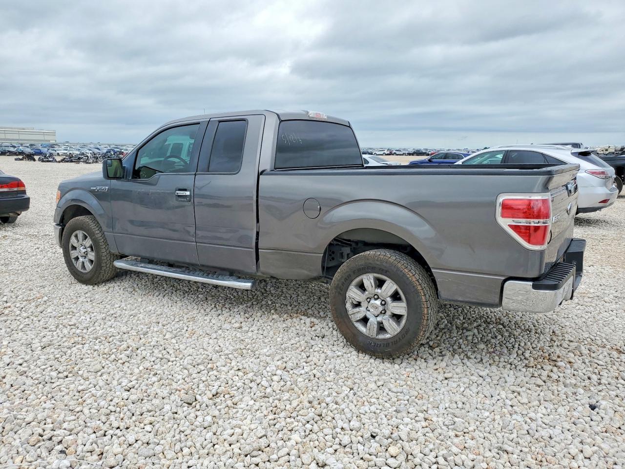 2011 Ford F150 Super Cab - Фото 2