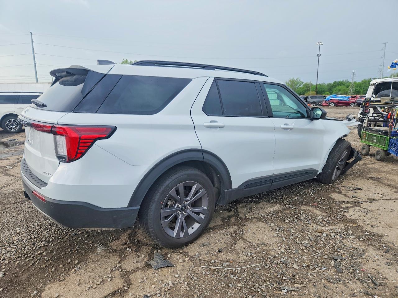 2026 Ford Explorer Active - Image 3
