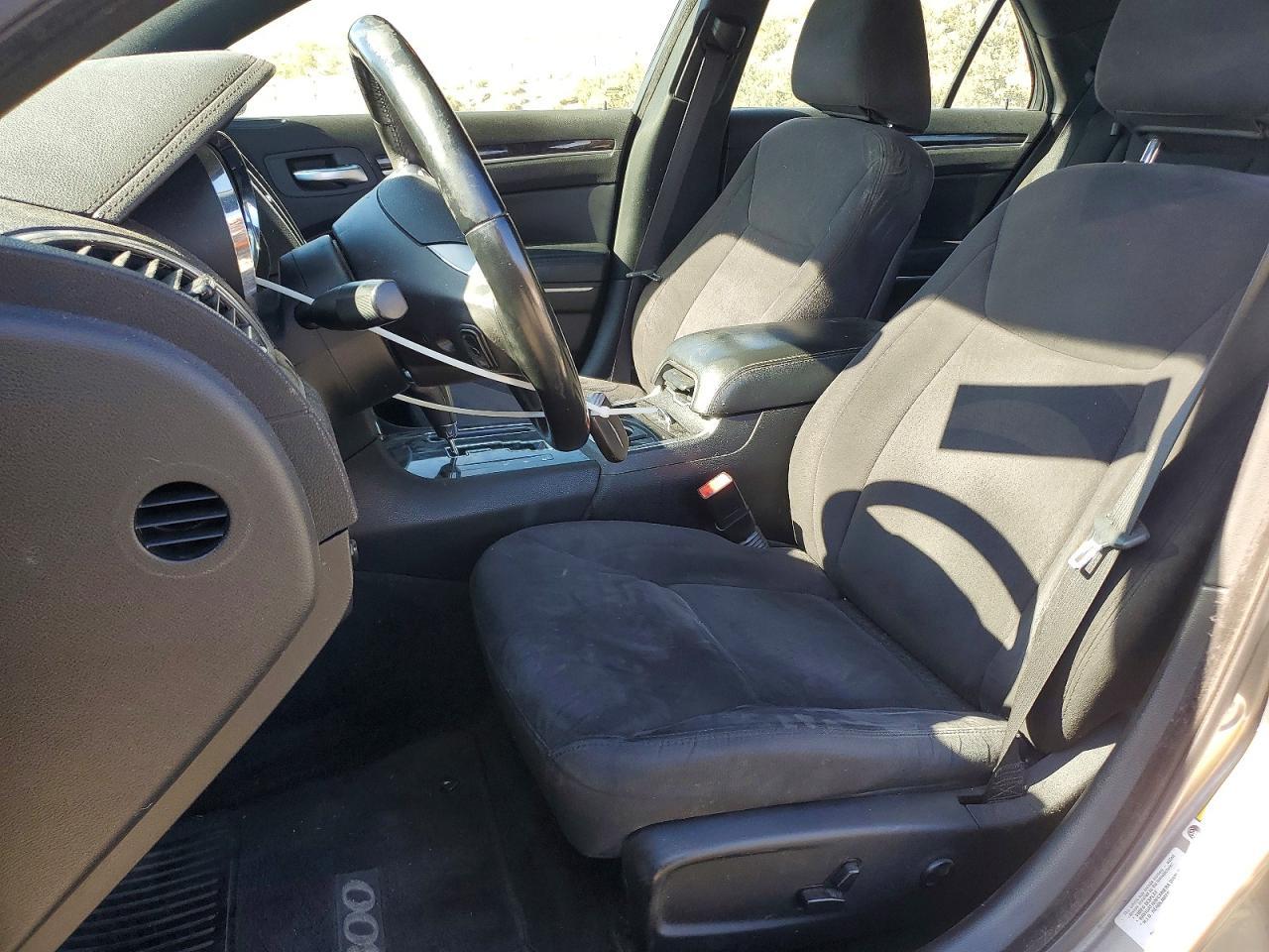 2011 Chrysler 300 - Image 7