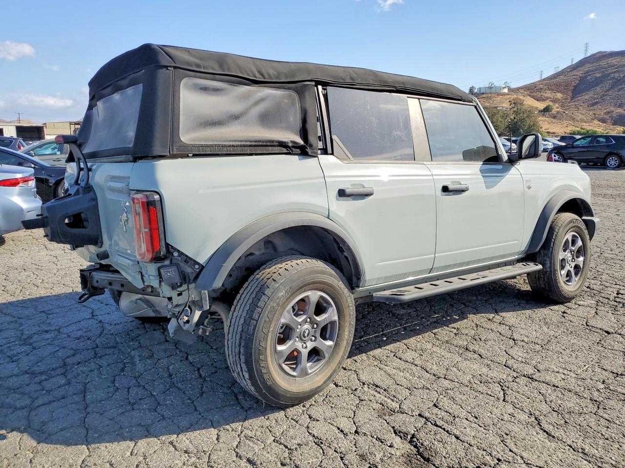 2023 Ford Bronco Base - Image 3