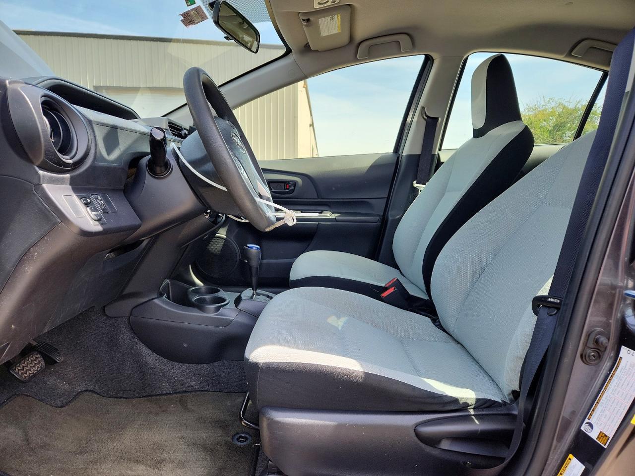 2015 Toyota Prius C - Image 7