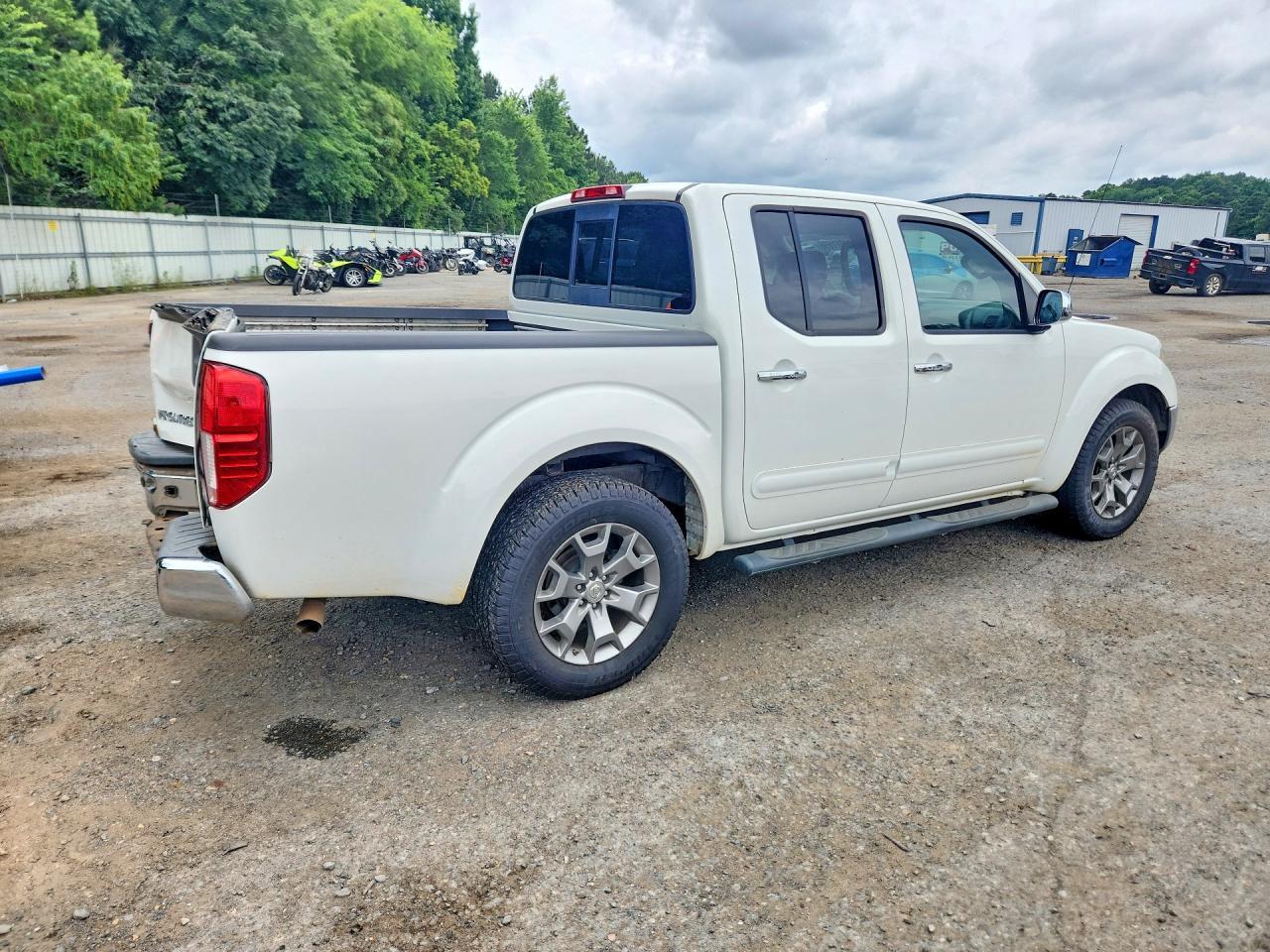 2019 Nissan Frontier Sl - Image 3