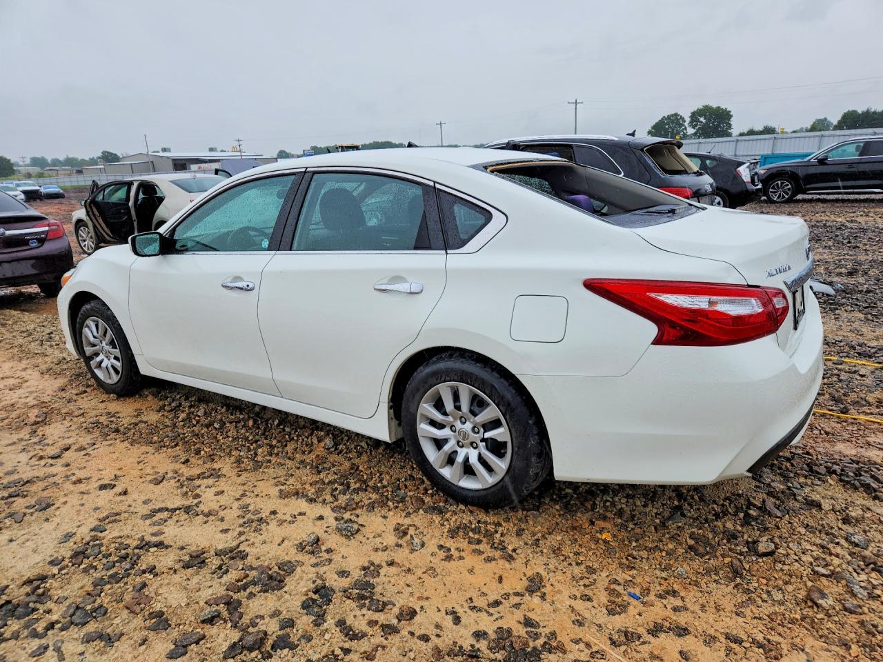 2017 Nissan Altima 2.5 S - Фото 2