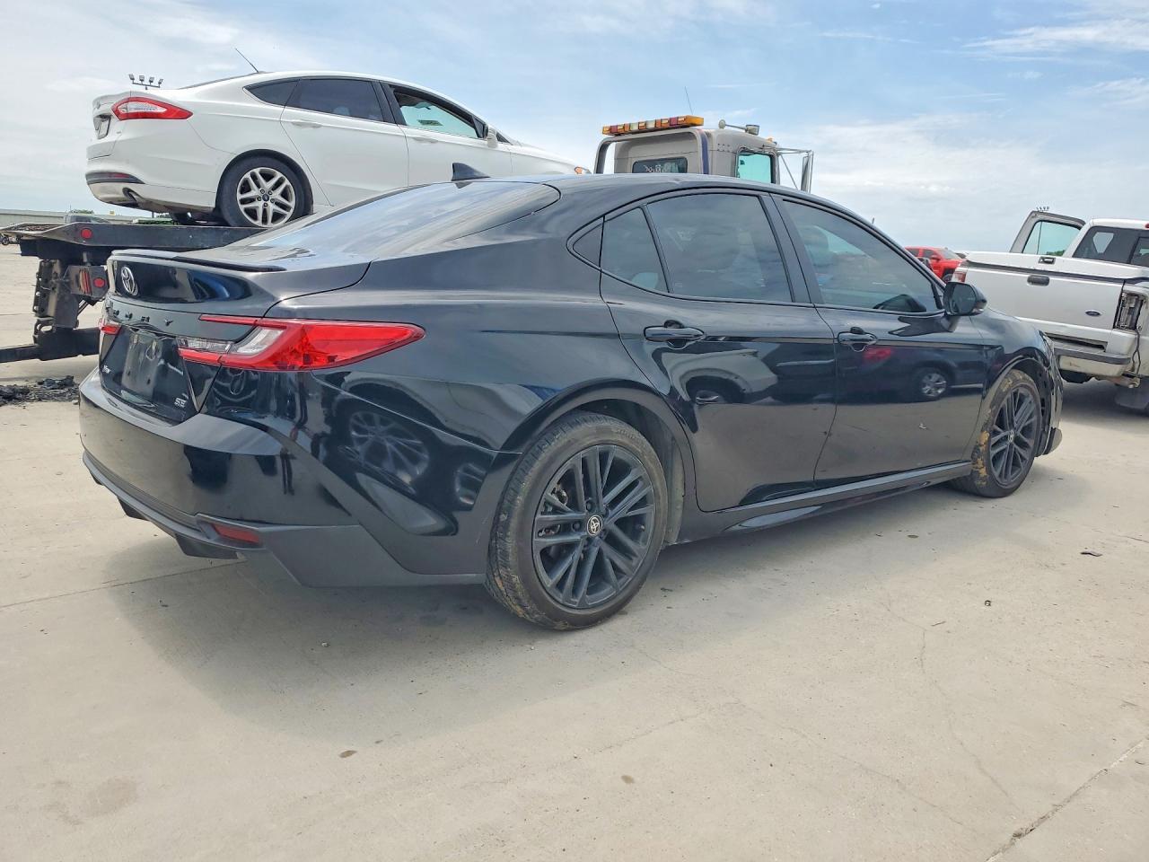 2025 Toyota Camry Se - Image 3