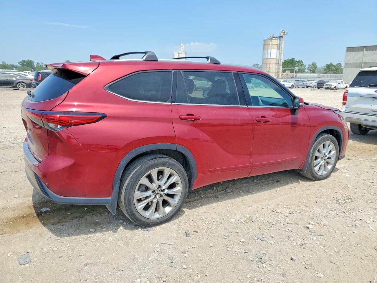 2021 Toyota Highlander Limited - Image 3